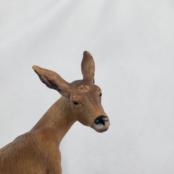 Schleich Roe Deer PVC Figure Realistic 3 Inch 2007 - Picture 2 of 8